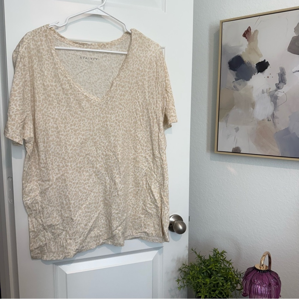 Ava & Viv Beige Animal Print V-Neck Tee Size 1X